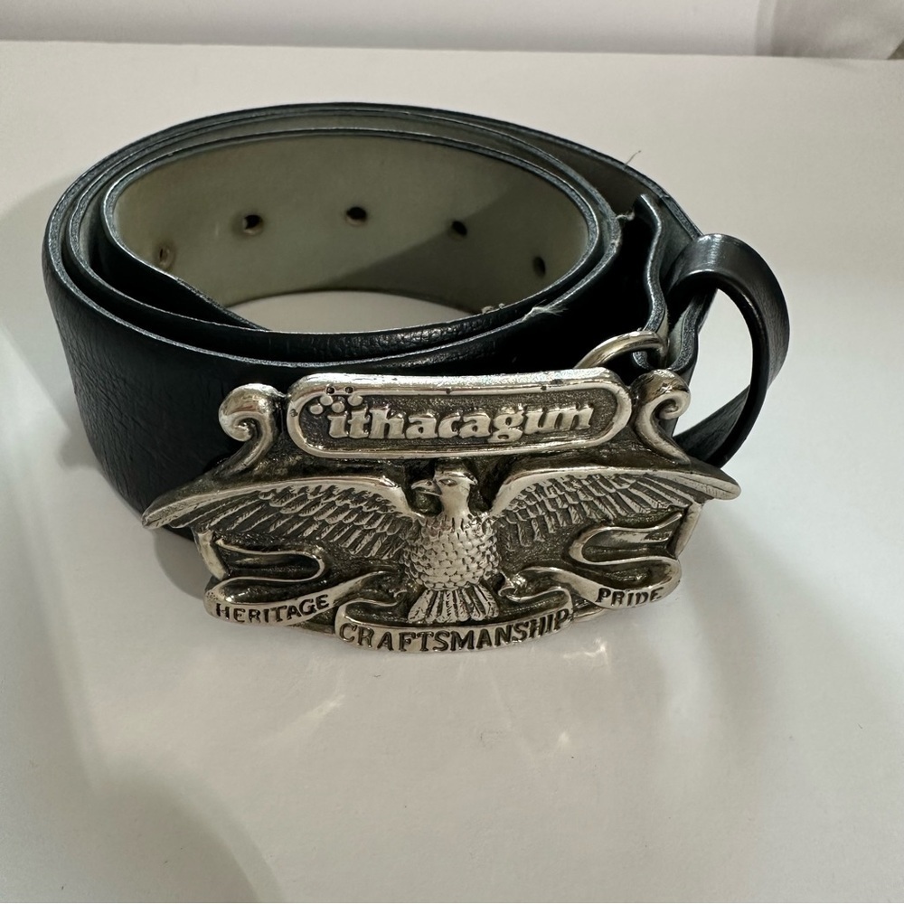 1976 vintageIthaca Gun Company "Heritage Craftsmanship Pride" pewter belt buckle